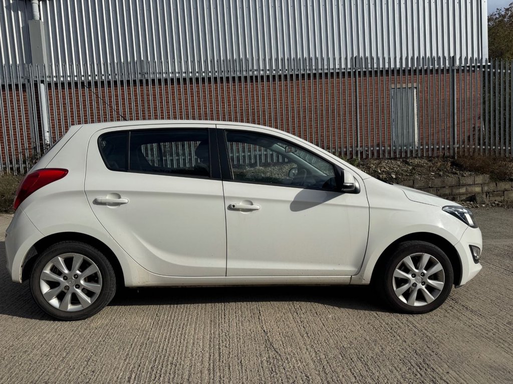Used Hyundai i20 2014 for sale - 76367680: Photo 4
