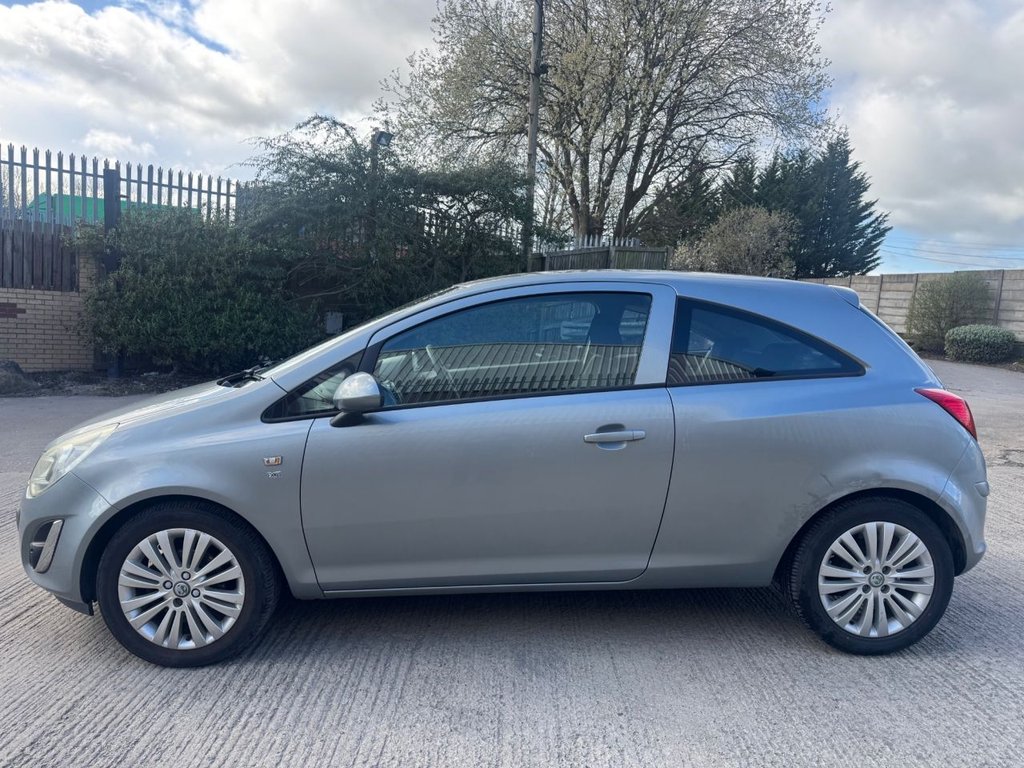 Used Vauxhall Corsa 2011 for sale - 78017889: Photo 2