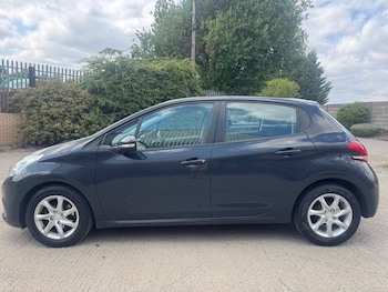 Used Peugeot 208 2016 for sale - 79358771: Photo
