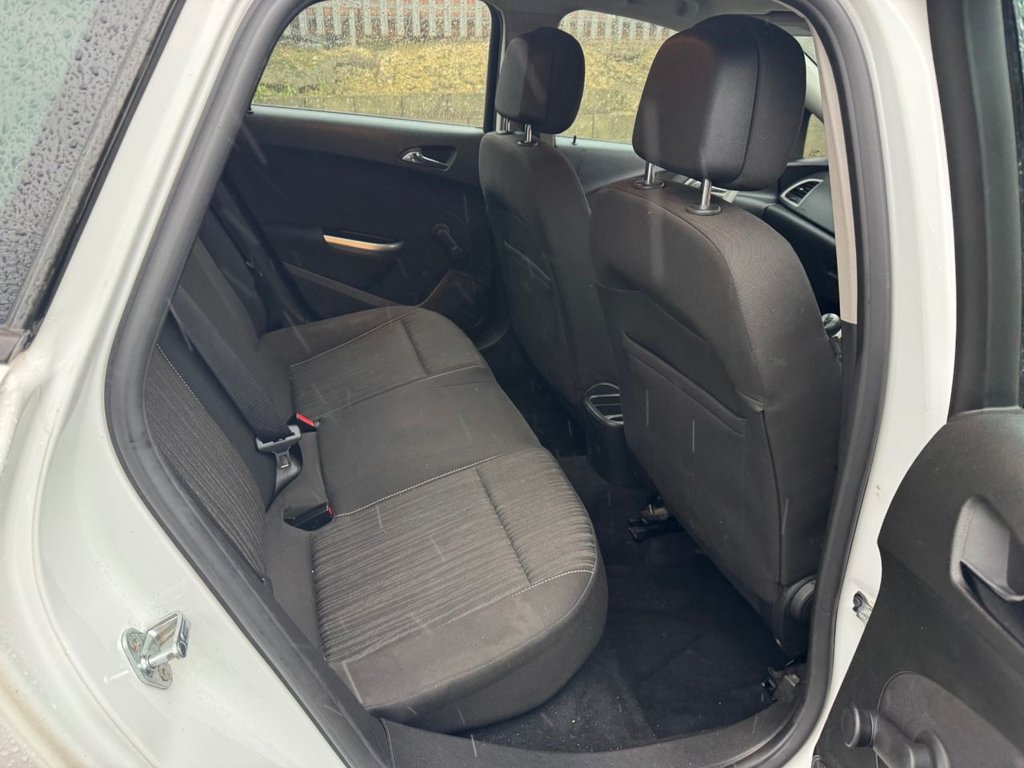 Used Vauxhall Astra 2011 for sale - 77451979: Photo 11