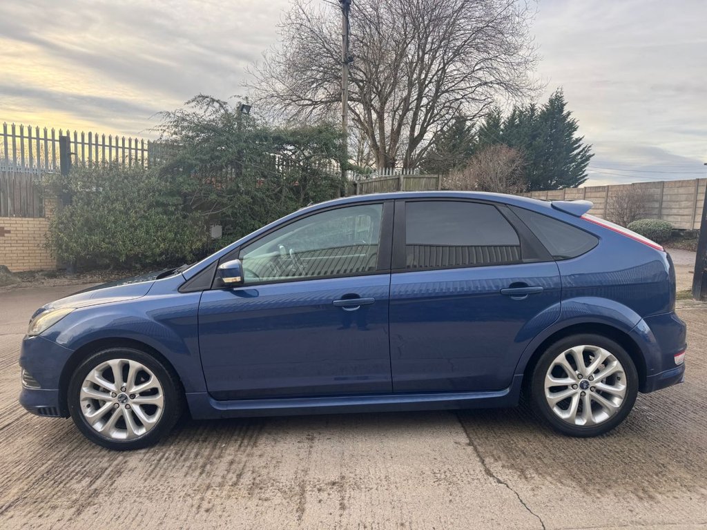 Used Ford Focus 2010 for sale - 77200562: Photo 2