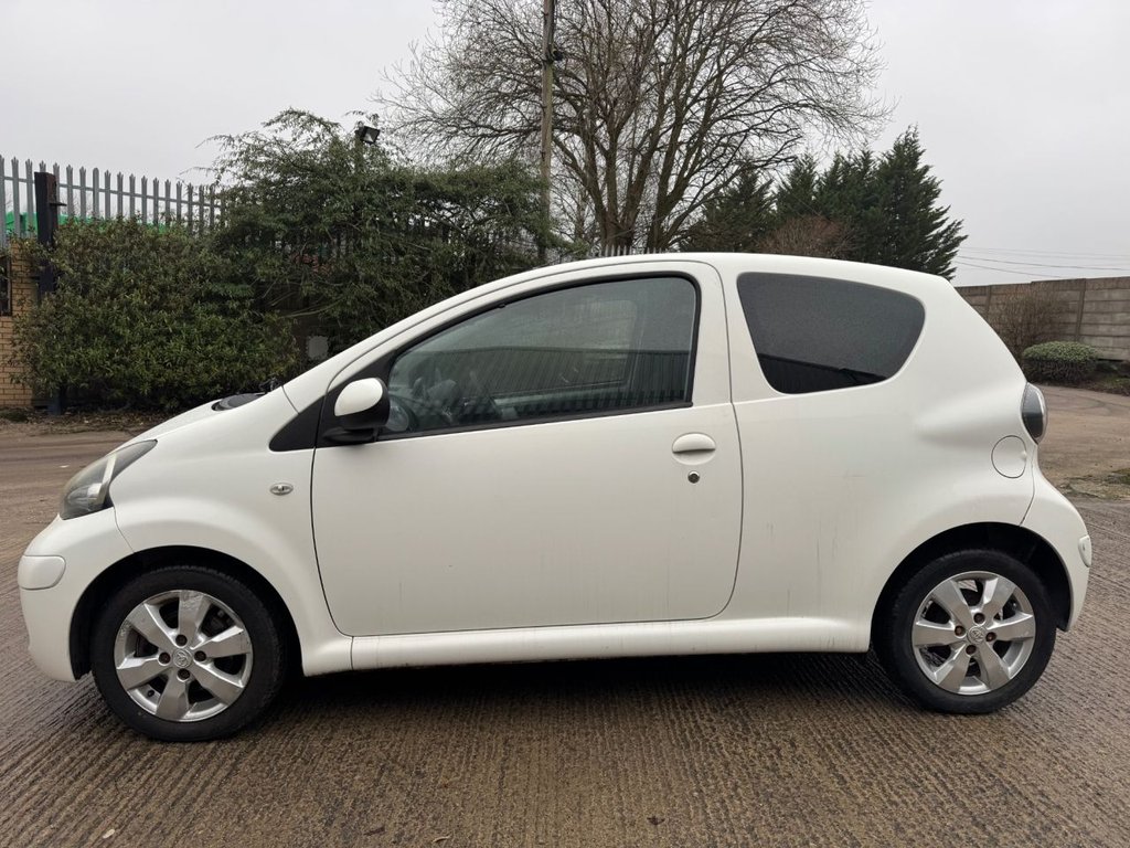 Used Toyota AYGO 2012 for sale - 77451970: Photo 2