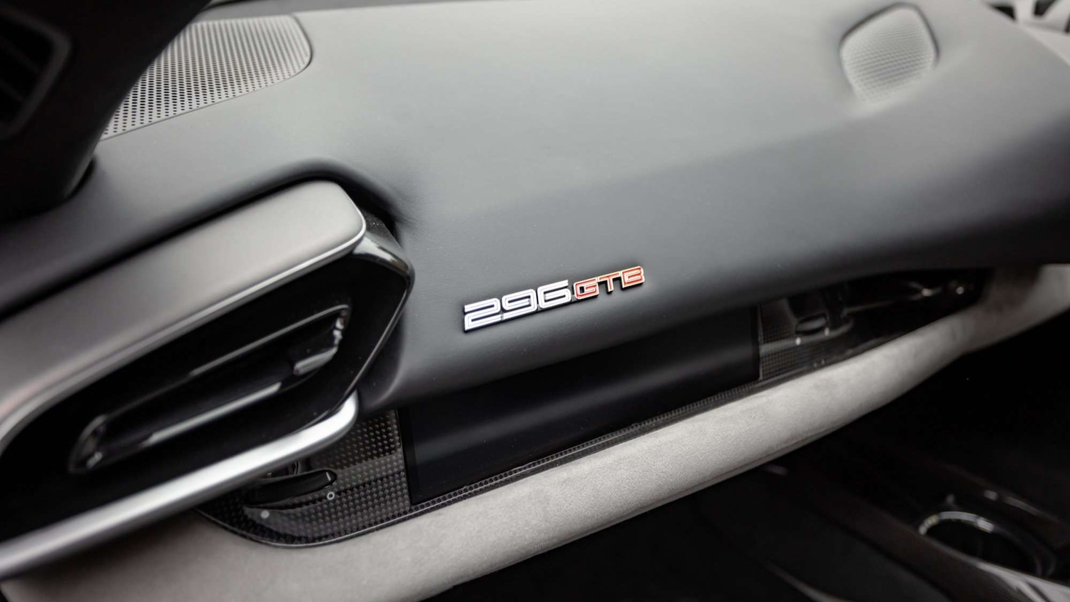 Used Ferrari 296 GTB 2024 for sale - 77615324: Photo 24