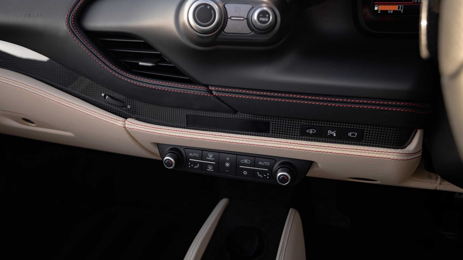 Used Ferrari F8 Spider 2021 for sale - 77147398: Photo 21