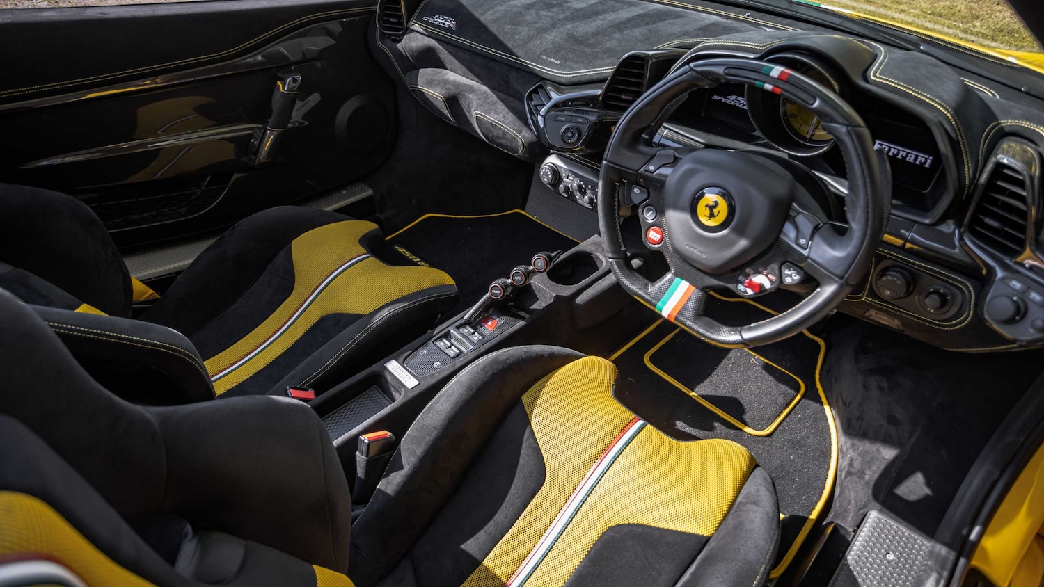 Used Ferrari 812 Competizione 2023 for sale - 75785174: Photo 9