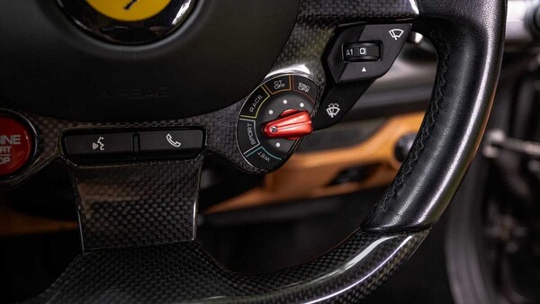 Used Ferrari F8 Tributo 2020 for sale - 75373468: Photo 16