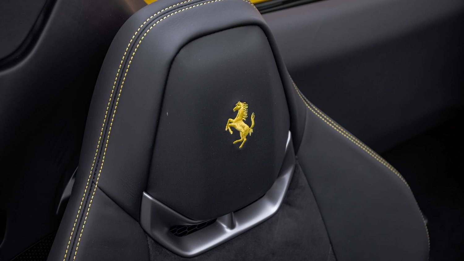 Used Ferrari 296 GTS 2023 for sale - 77147349: Photo 24