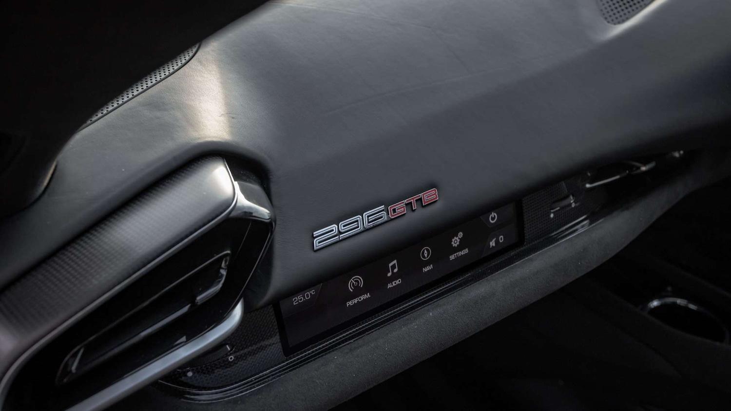 Used Ferrari 296 GTB 2022 for sale - 77233105: Photo 26