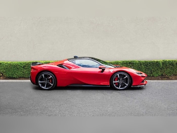 Used Ferrari SF90 Stradale 2021 for sale - 75747940: Photo