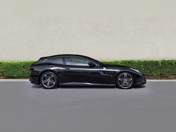 Used Ferrari GTC4Lusso 2017 for sale - 75747877: Photo