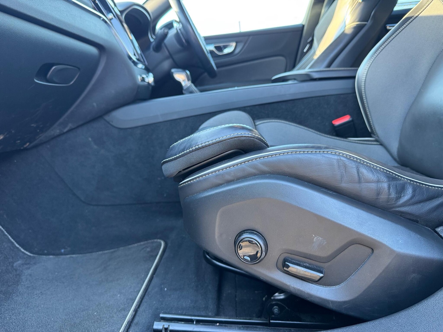 Used Volvo V60 2019 for sale - 77345358: Photo 18