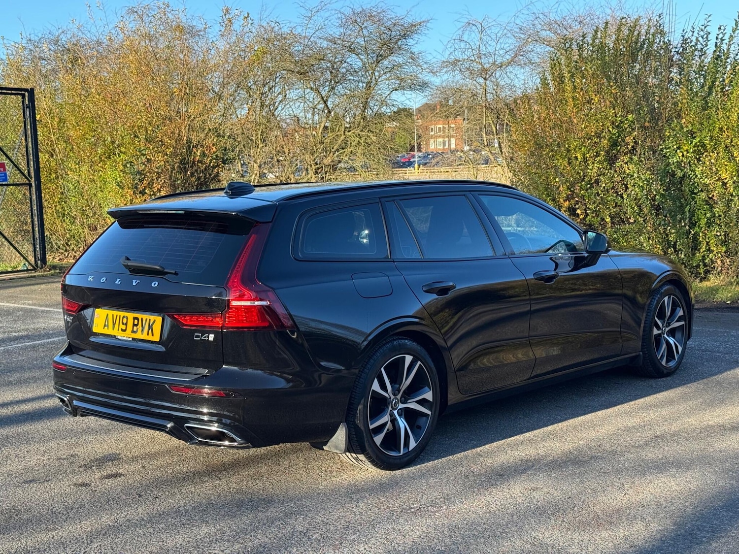 Used Volvo V60 2019 for sale - 77345358: Photo 2