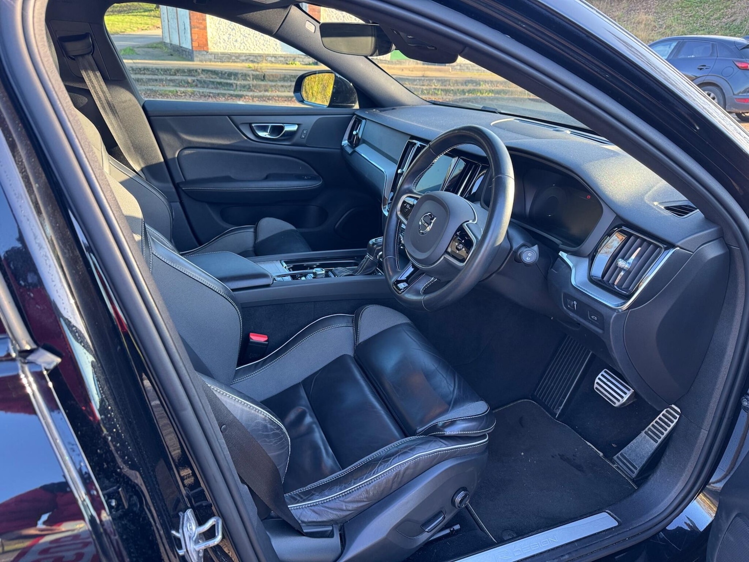 Used Volvo V60 2019 for sale - 77345358: Photo 22