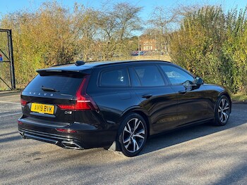 Used Volvo V60 2019 for sale - 77345358: Photo