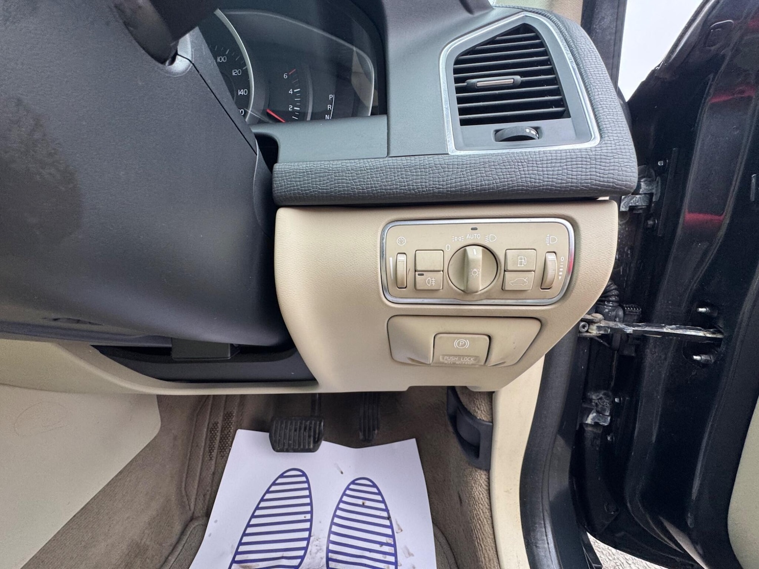 Used Volvo XC60 2014 for sale - 77957156: Photo 29