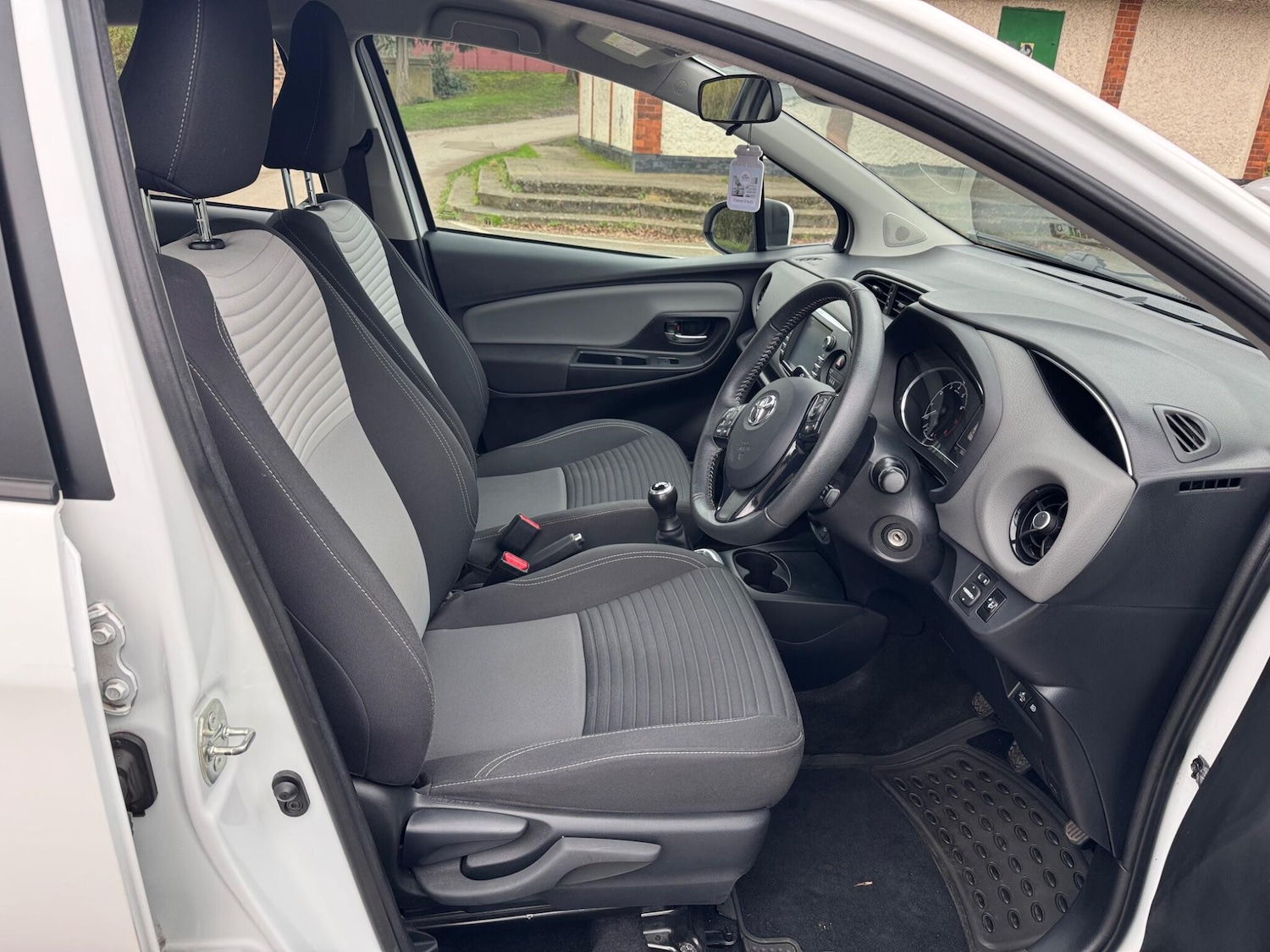 Used Toyota Yaris 2019 for sale - 77683660: Photo 15