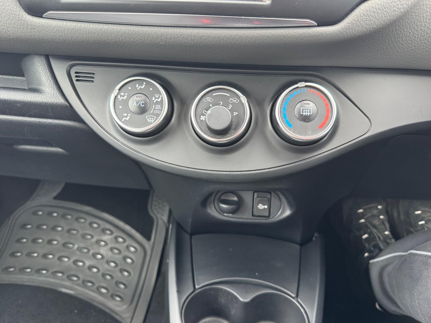 Used Toyota Yaris 2019 for sale - 77683660: Photo 19