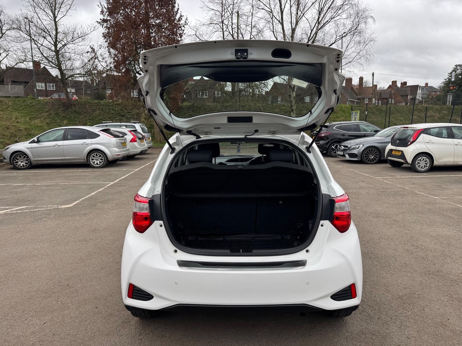 Used Toyota Yaris 2019 for sale - 77683660: Photo 24