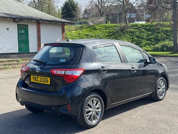 Used Toyota Yaris 2018 for sale - 77940507: Photo