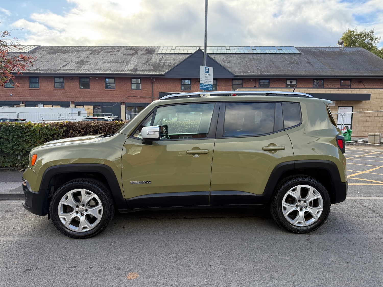 Used Jeep Renegade 2015 for sale - 76334874: Photo 2