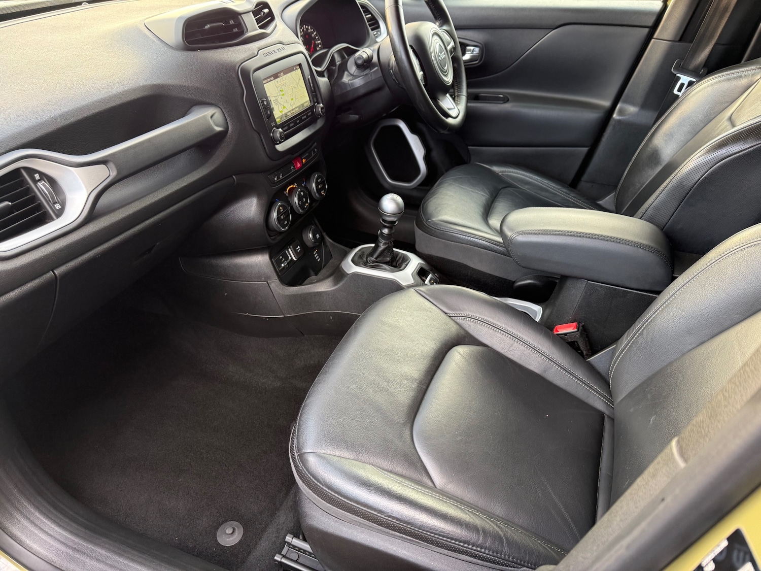 Used Jeep Renegade 2015 for sale - 76334874: Photo 4