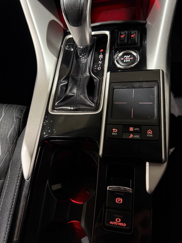 Used Mitsubishi Eclipse Cross 2018 for sale - 76170415: Photo 9
