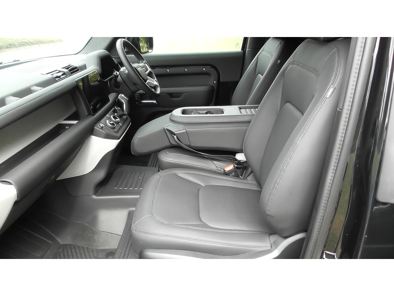 Used Land Rover Defender 90 2025 for sale - 76047114: Photo 17