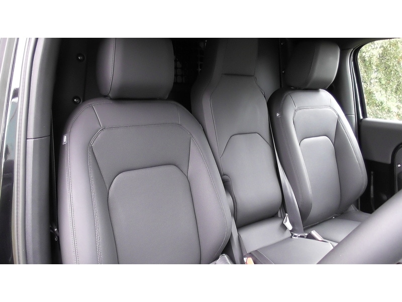 Used Land Rover Defender 90 2025 for sale - 76047114: Photo 18