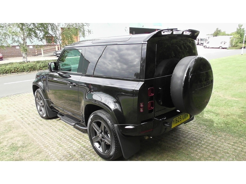 Used Land Rover Defender 90 2025 for sale - 76047114: Photo 4