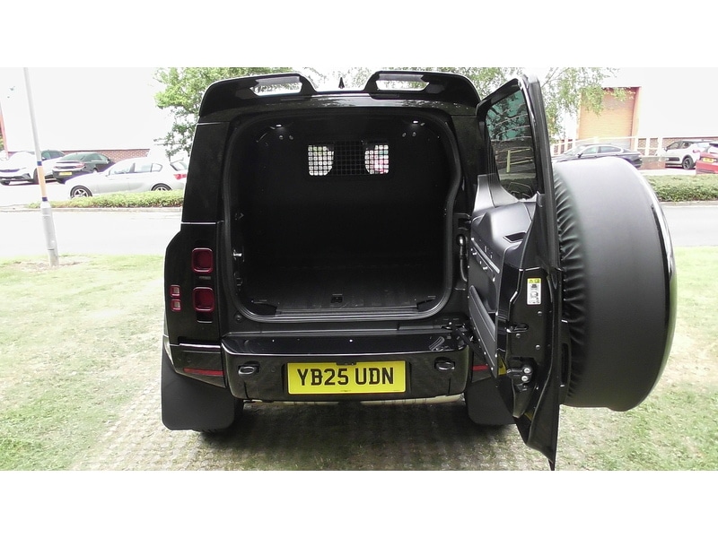 Used Land Rover Defender 90 2025 for sale - 76047114: Photo 7