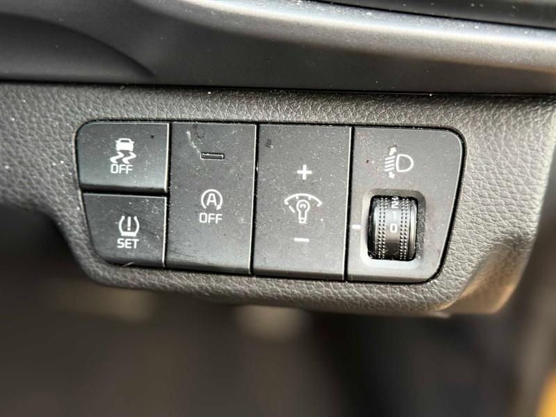 Used Kia Stonic 2023 for sale - 77462542: Photo 19