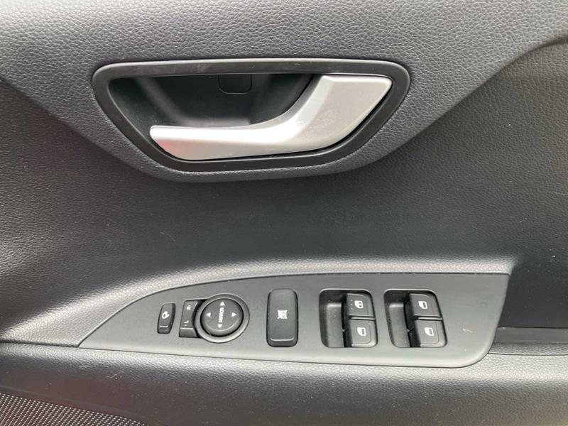 Used Kia Stonic 2023 for sale - 75995342: Photo 16