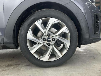 Used Kia Stonic 2023 for sale - 79528331: Photo