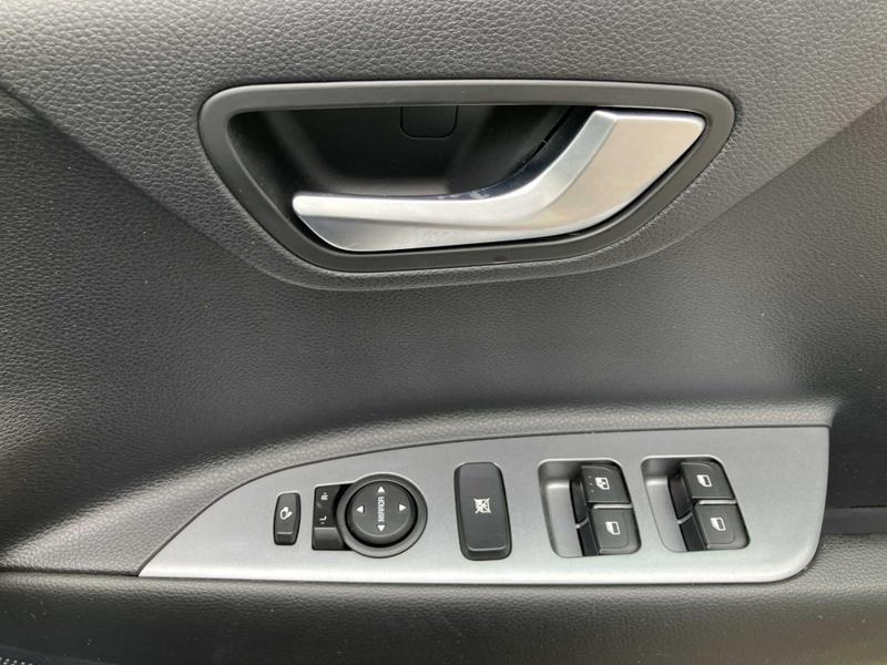 Used Kia Stonic 2022 for sale - 76056061: Photo 16