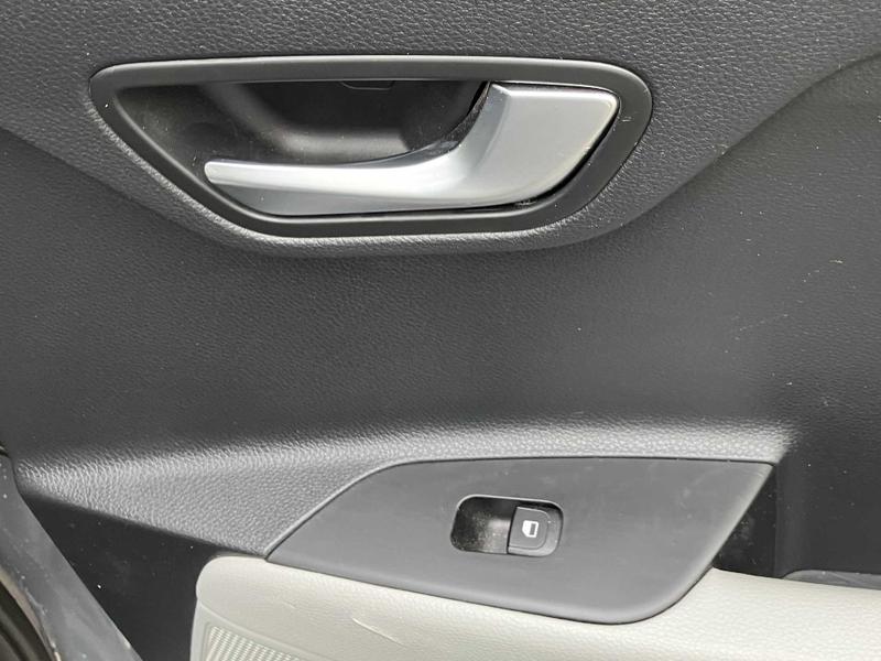Used Kia Stonic 2023 for sale - 76056132: Photo 22