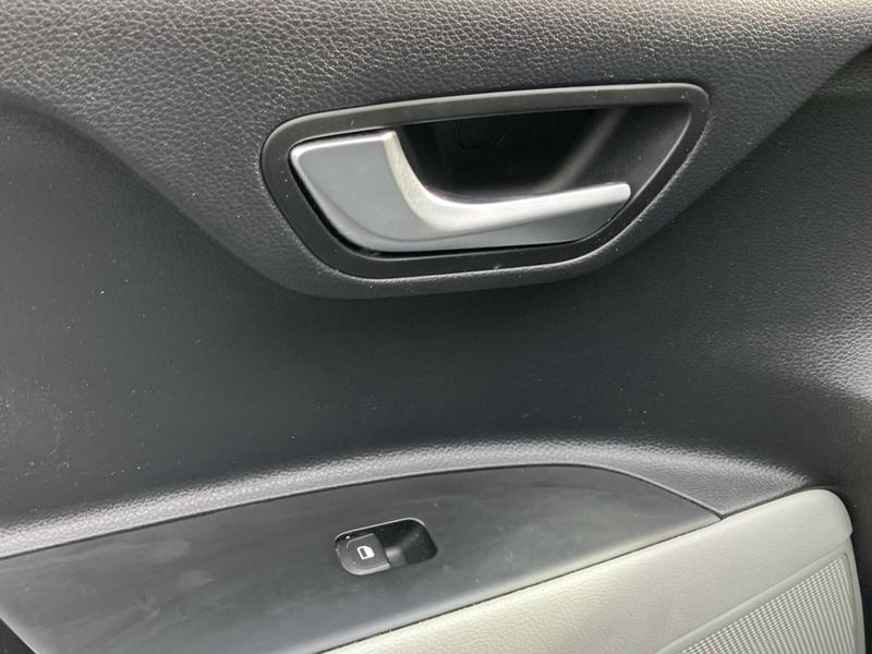 Used Kia Stonic 2023 for sale - 76056132: Photo 26