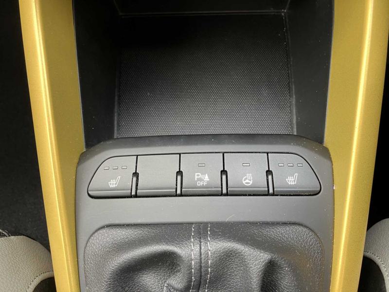 Used Kia Stonic 2023 for sale - 76056132: Photo 38