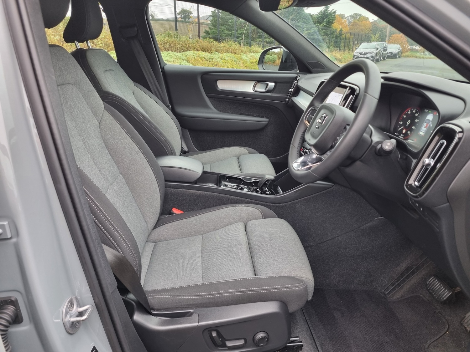 Used Volvo XC40 2023 for sale - 76706770: Photo 7