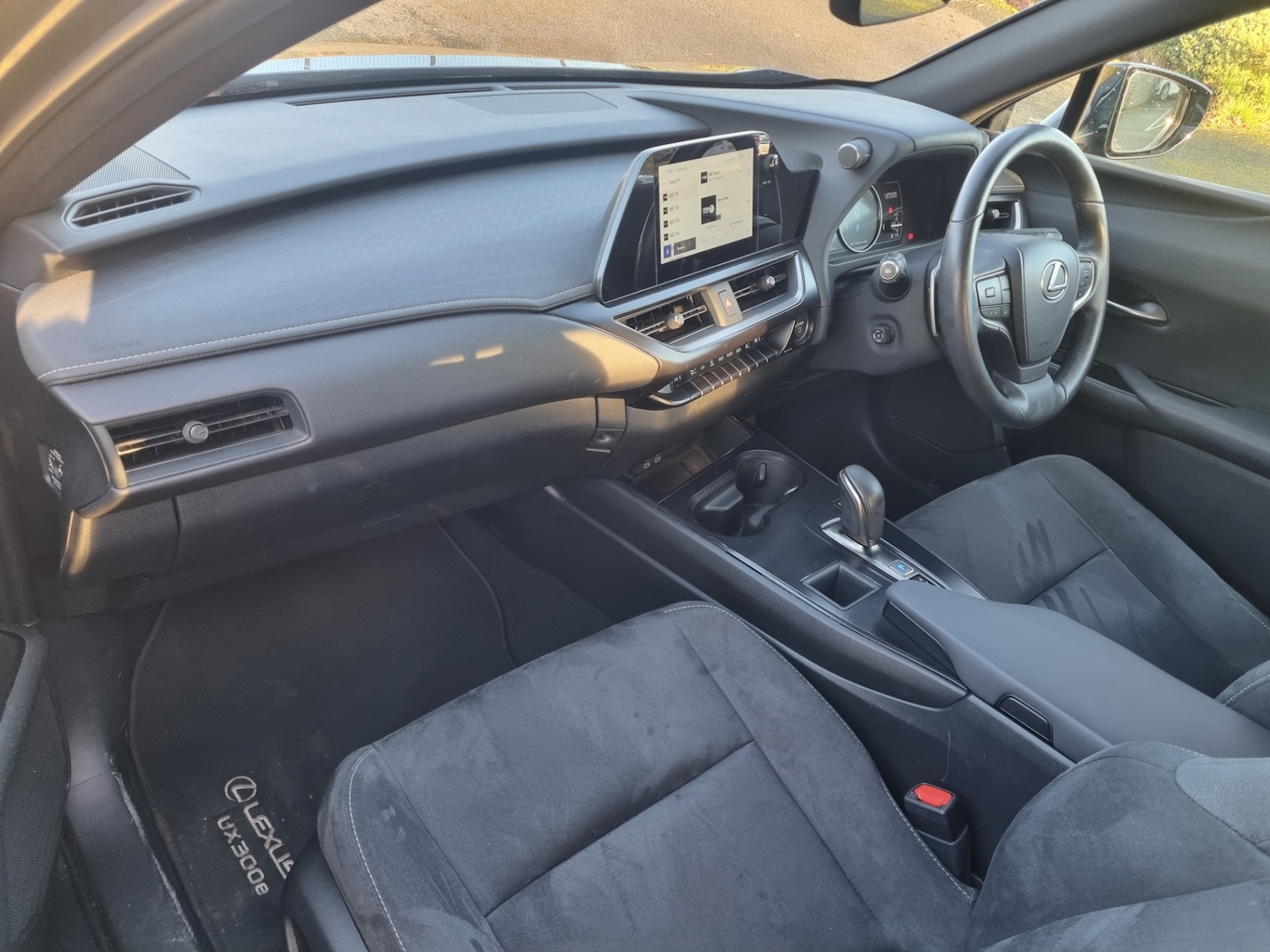 Used Lexus UX 2024 for sale - 76709642: Photo 16