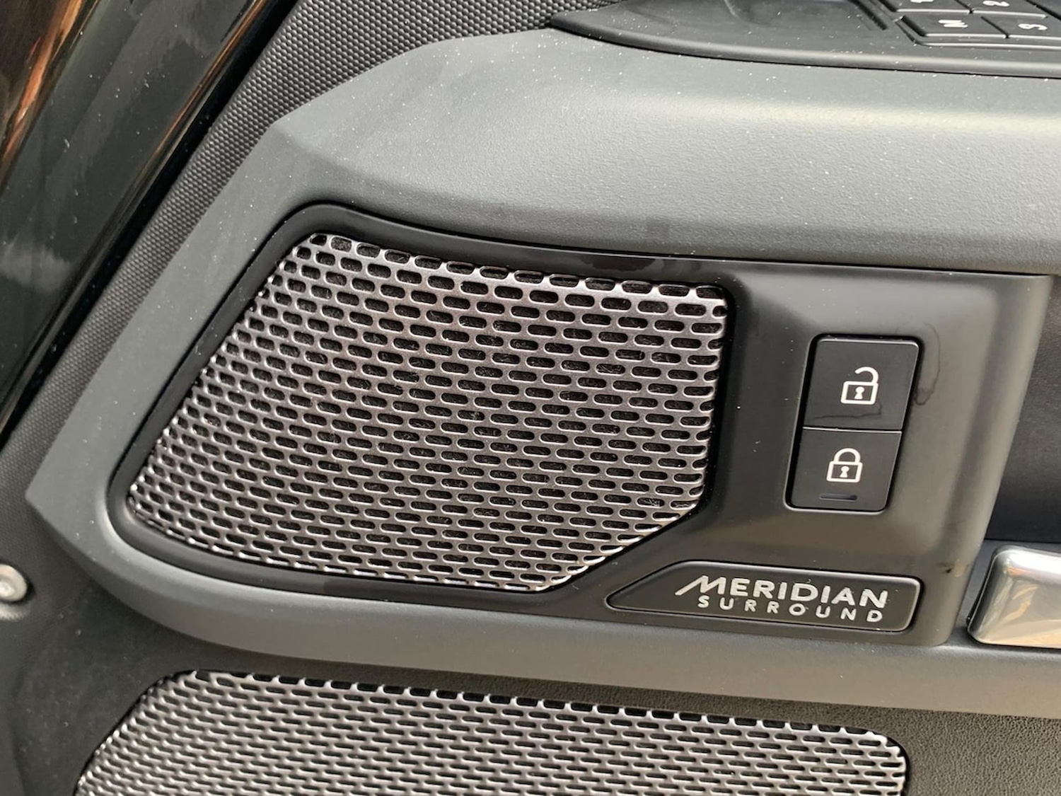 Used Land Rover Defender 2024 for sale - 76490785: Photo 24