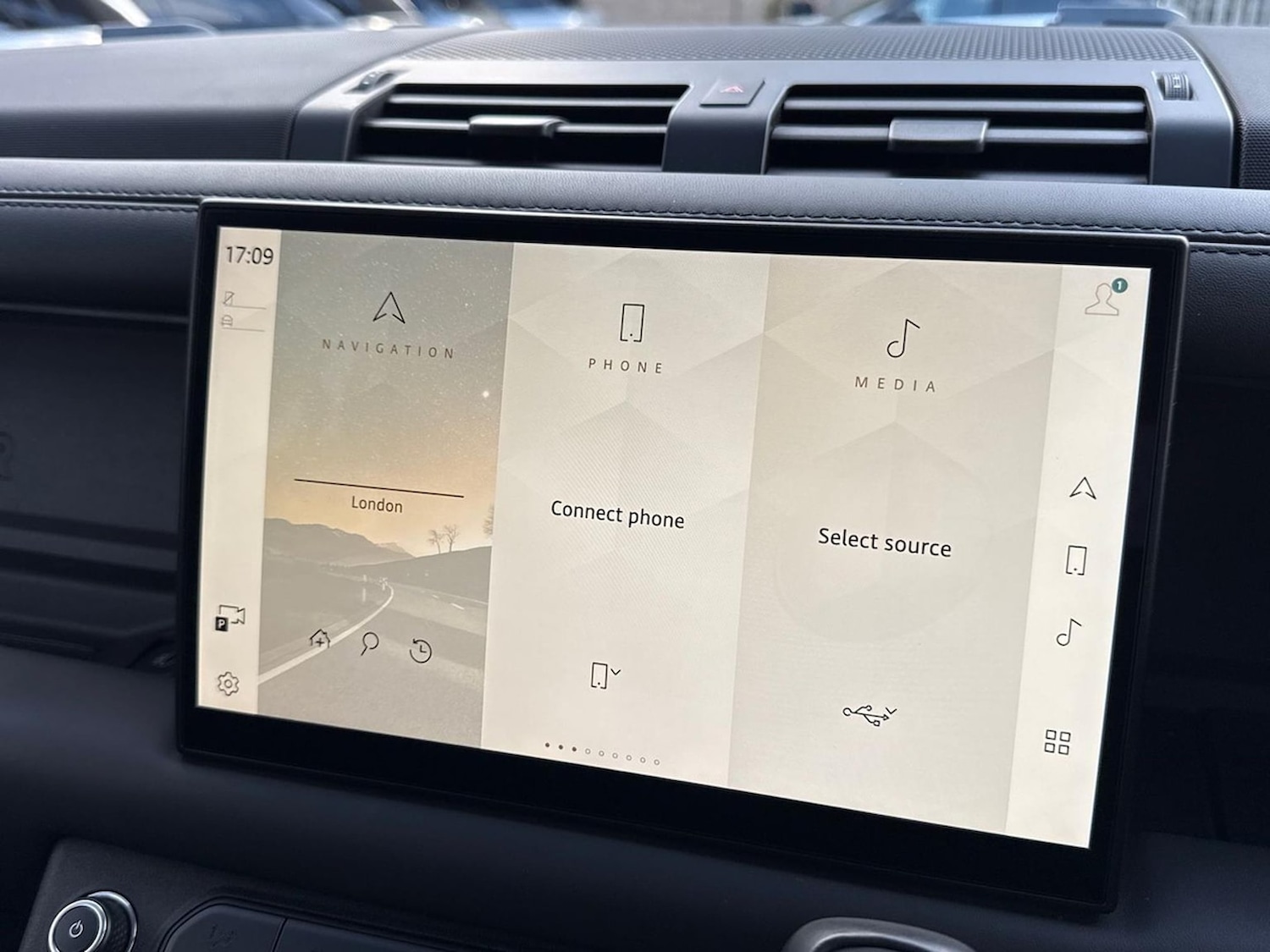 Used Land Rover Defender 2022 for sale - 76682562: Photo 11