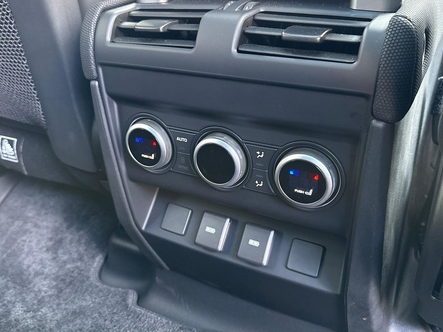 Used Land Rover Defender 2022 for sale - 76682562: Photo 18