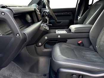 Used Land Rover Defender 2022 for sale - 76682562: Photo