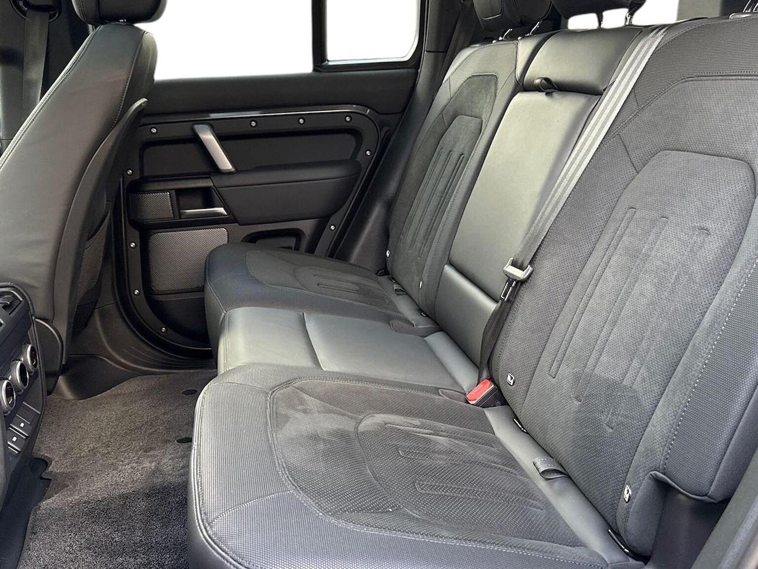 Used Land Rover Defender 2022 for sale - 77488167: Photo 4