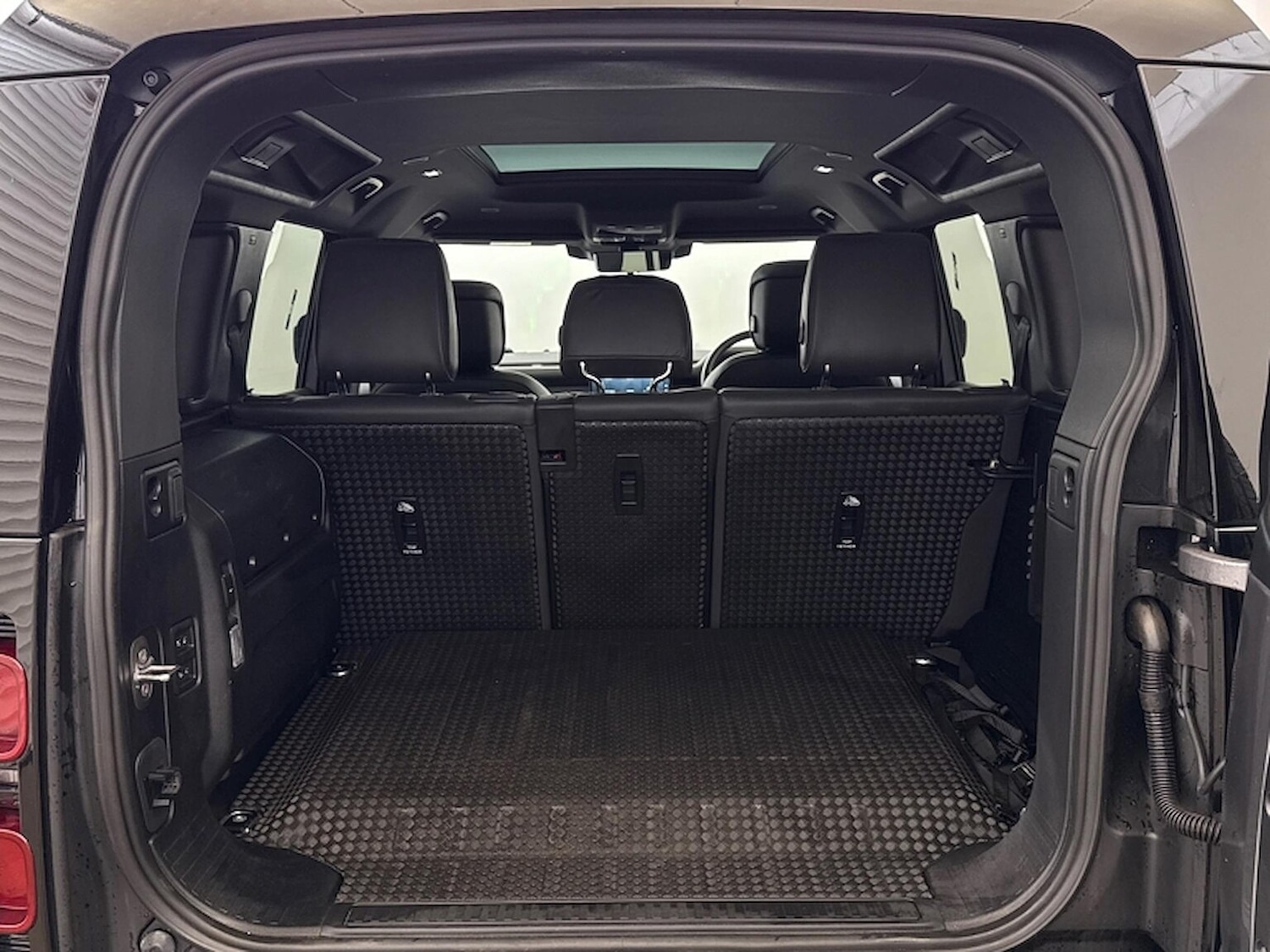 Used Land Rover Defender 2024 for sale - 76655866: Photo 10