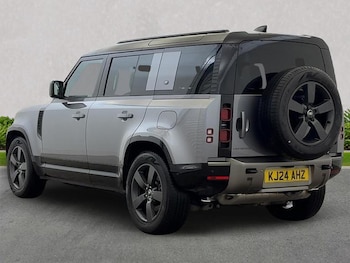 Used Land Rover Defender 2024 for sale - 76655866: Photo