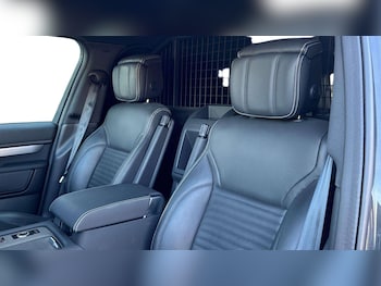 Used Land Rover Discovery 2024 for sale - 79467879: Photo