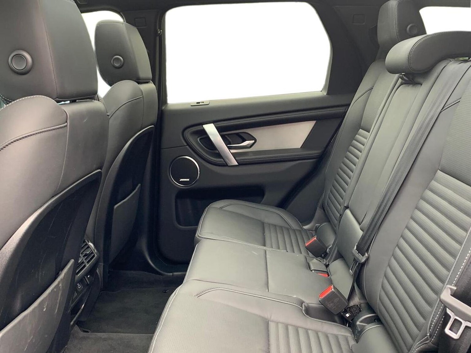 Used Land Rover Discovery Sport 2025 for sale - 76532428: Photo 4