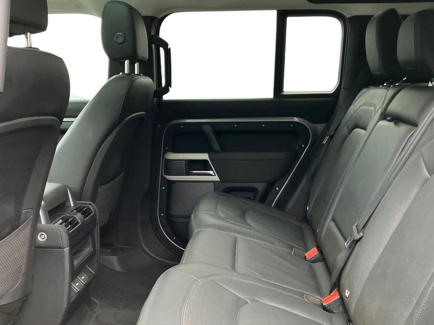 Used Land Rover Defender 2023 for sale - 77789586: Photo 4