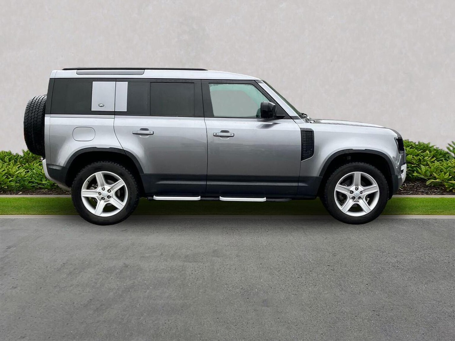 Used Land Rover Defender 2023 for sale - 77789586: Photo 5